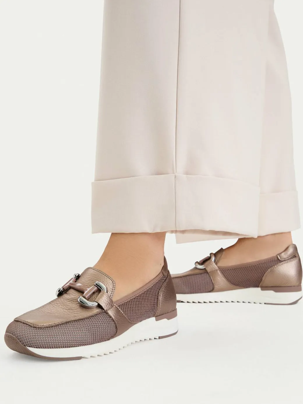 Scarpe basse 9-24536-42 Marrone